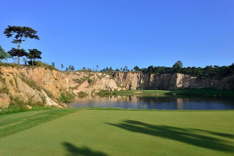 北戴河松石高尔夫俱乐部（Pine Rock Golf Club）球会球场预定