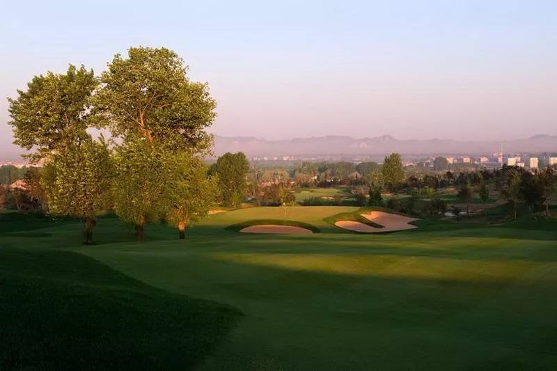 北戴河松石高尔夫俱乐部（Pine Rock Golf Club）球会球场预定