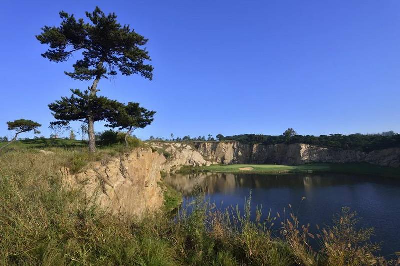 北戴河松石高尔夫俱乐部（Pine Rock Golf Club）球会球场预定