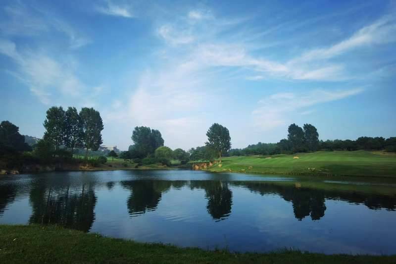 北戴河松石高尔夫俱乐部（Pine Rock Golf Club）球会球场预定