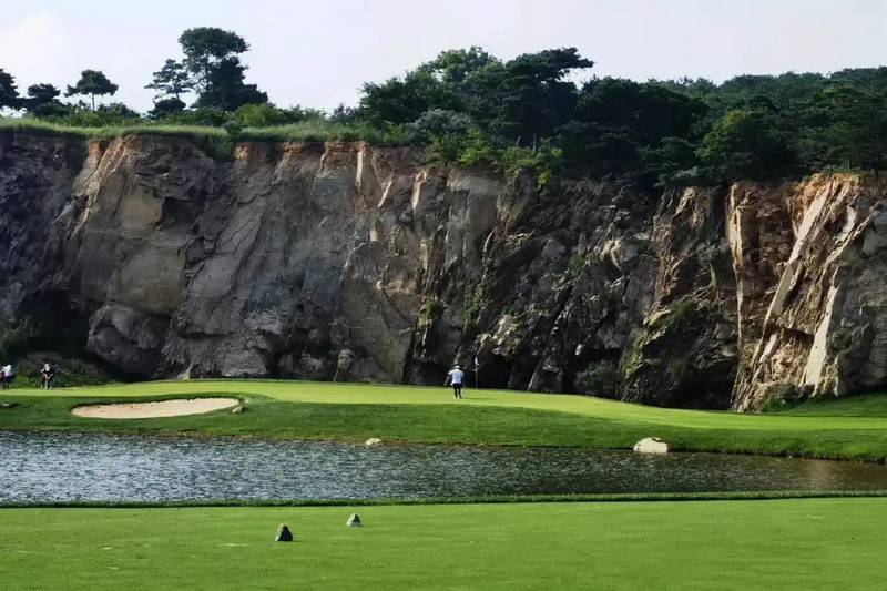 北戴河松石高尔夫俱乐部（Pine Rock Golf Club）球会球场预定