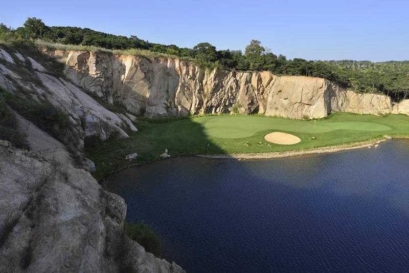 北戴河松石高尔夫俱乐部（Pine Rock Golf Club）球会球场预定