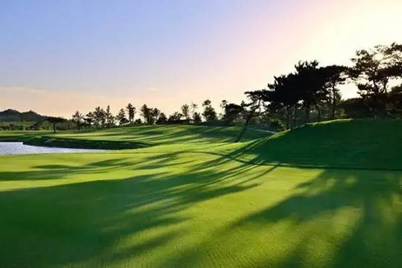 北戴河松石高尔夫俱乐部（Pine Rock Golf Club）球会球场预定