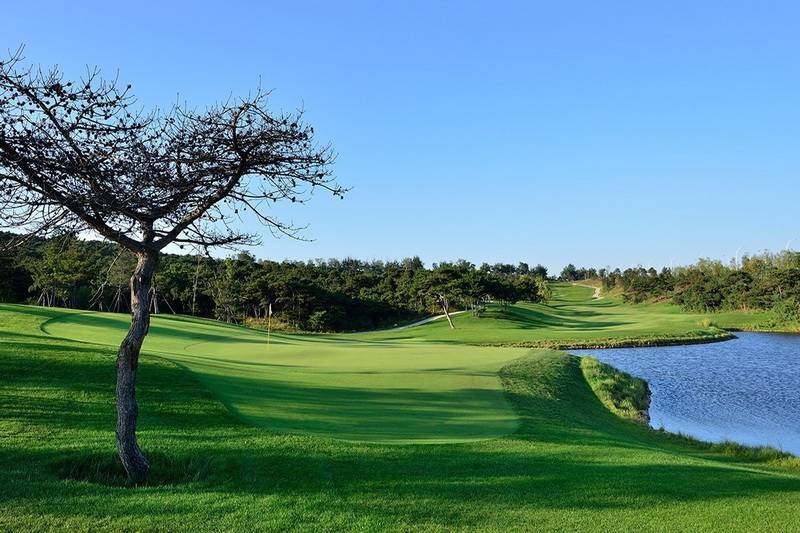 北戴河松石高尔夫俱乐部（Pine Rock Golf Club）球会球场预定