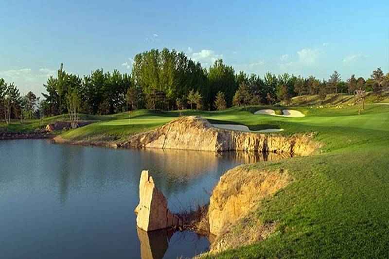 北戴河松石高尔夫俱乐部（Pine Rock Golf Club）球会球场预定
