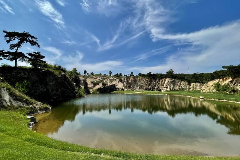 北戴河松石高尔夫俱乐部（Pine Rock Golf Club）球会球场预定